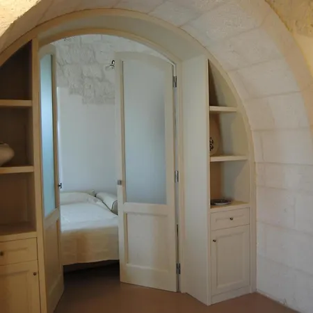 Trullo Del Poeta بيت للعطل